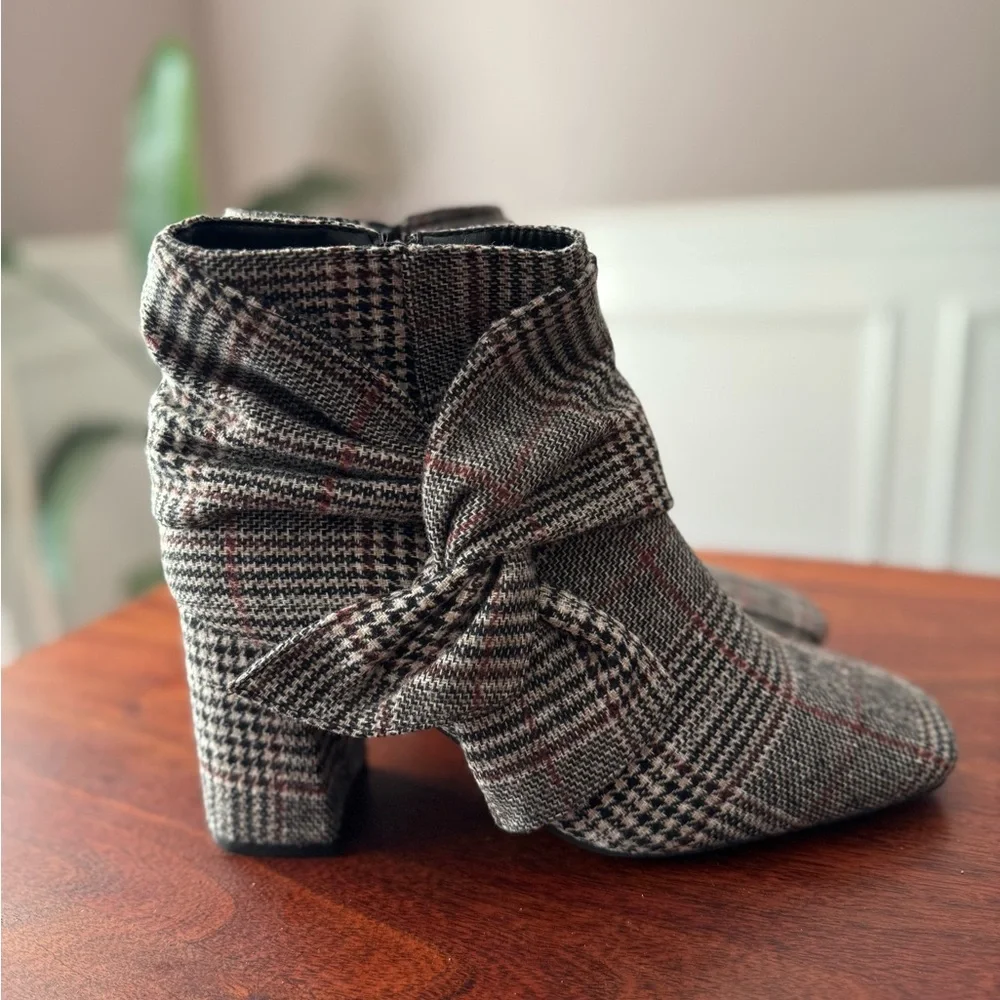NEW Comfort Women’s Plaid Ankle Boots Bow Zip Black Red Grey Size 11 M - Picture 3 of 8